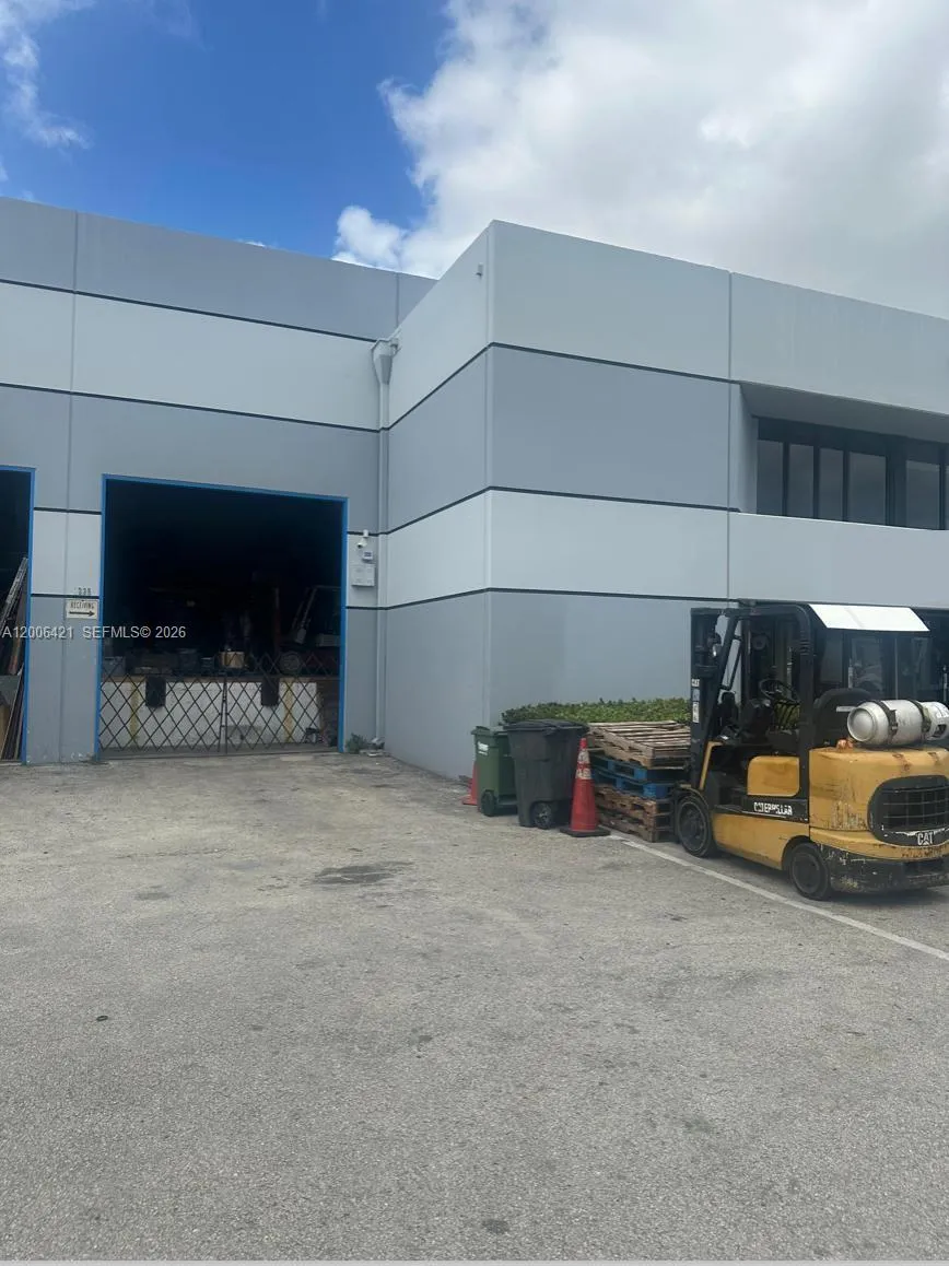 7237 NW 54th St, Miami FL 33166