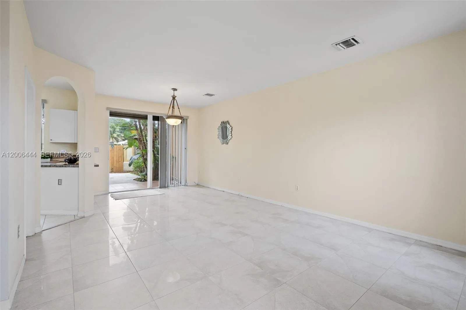 627 E Mowry Ct, Homestead FL 33030