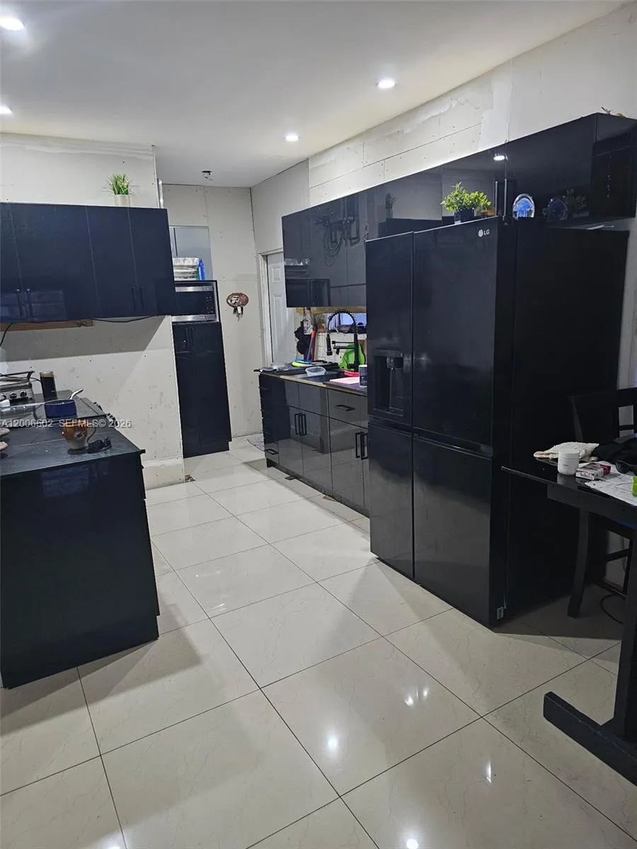 1829 NW 5th St, Miami FL 33125