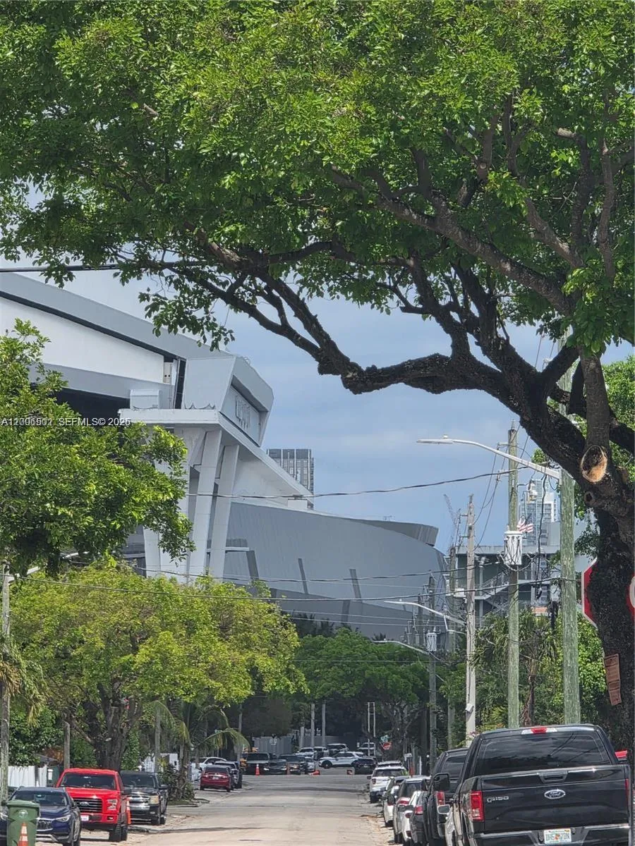 1829 NW 5th St, Miami FL 33125