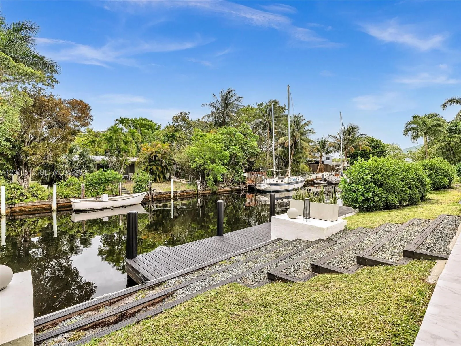 2448 Okeechobee Ln, Fort Lauderdale FL 33312