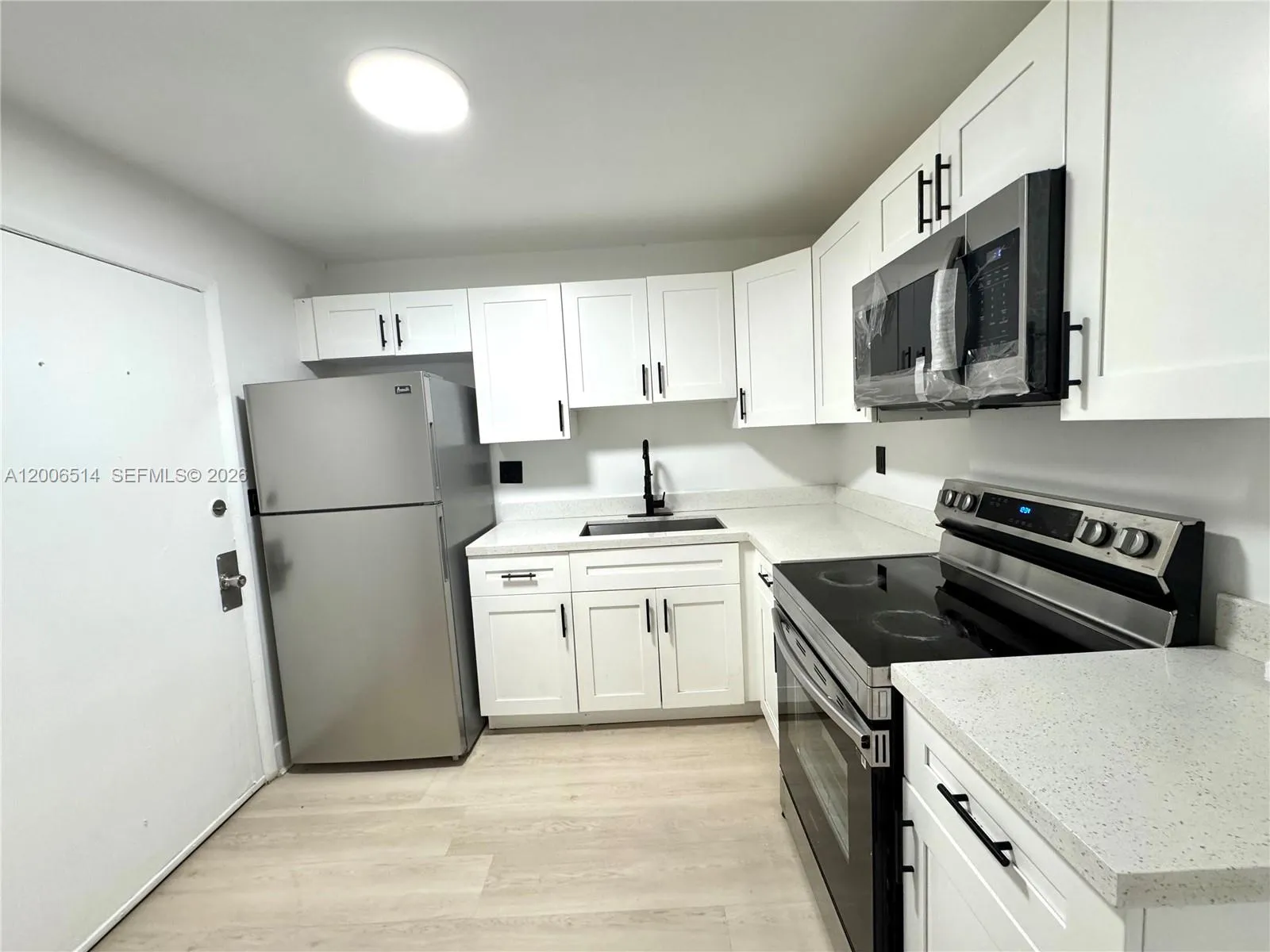 12215 W Dixie Hwy # 304, North Miami FL 33161