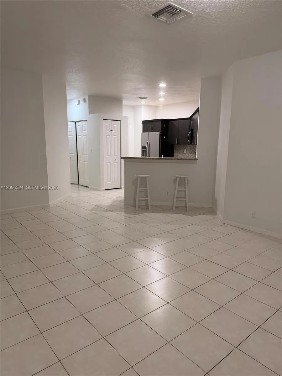 9040 NW 54th St, Sunrise FL 33351