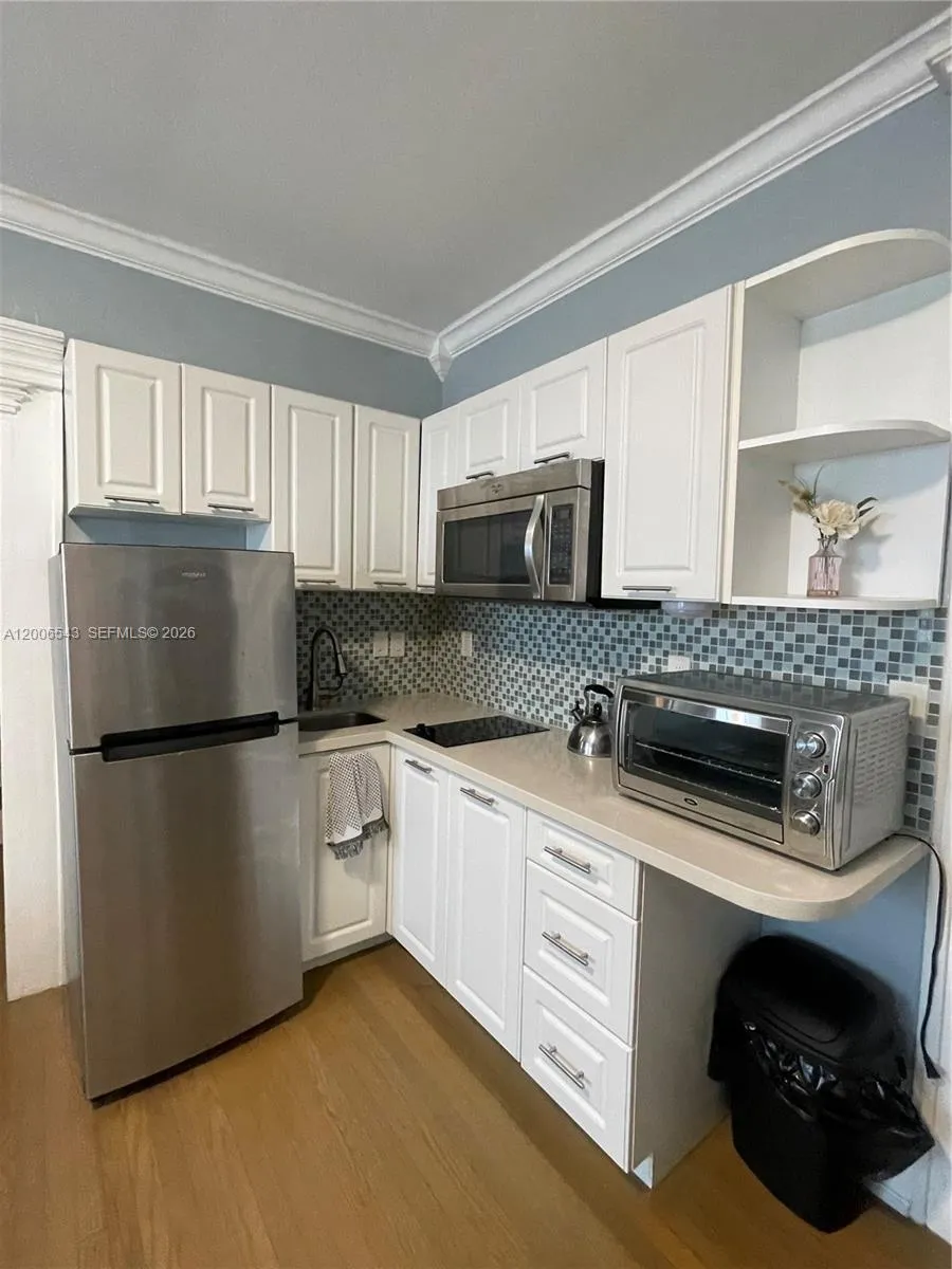 124 Mendoza Ave # 2A, Coral Gables FL 33134