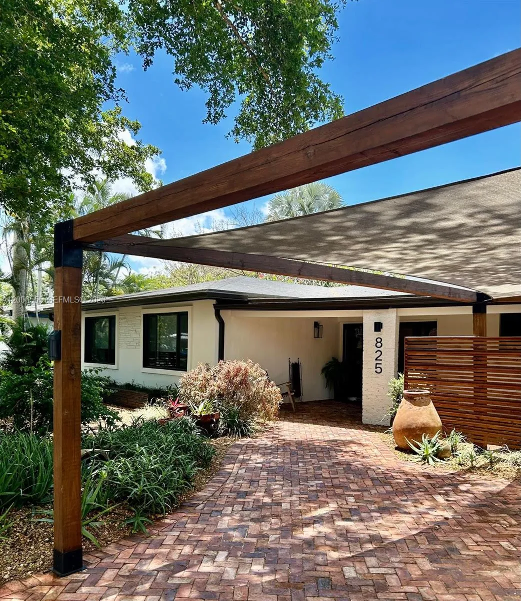 4 bedroom 3 bath for sale at 825 N Bel Air Dr, Plantation FL 33317