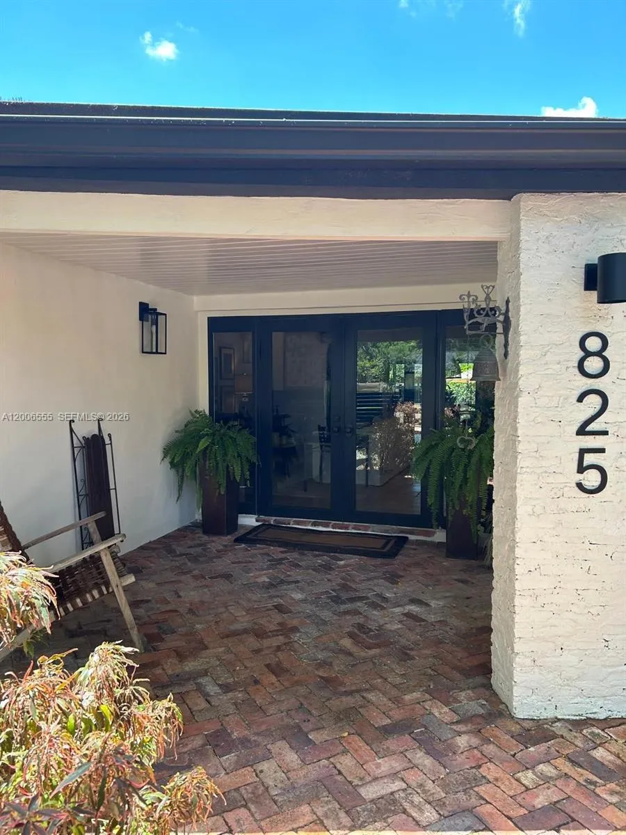 825 N Bel Air Dr, Plantation FL 33317