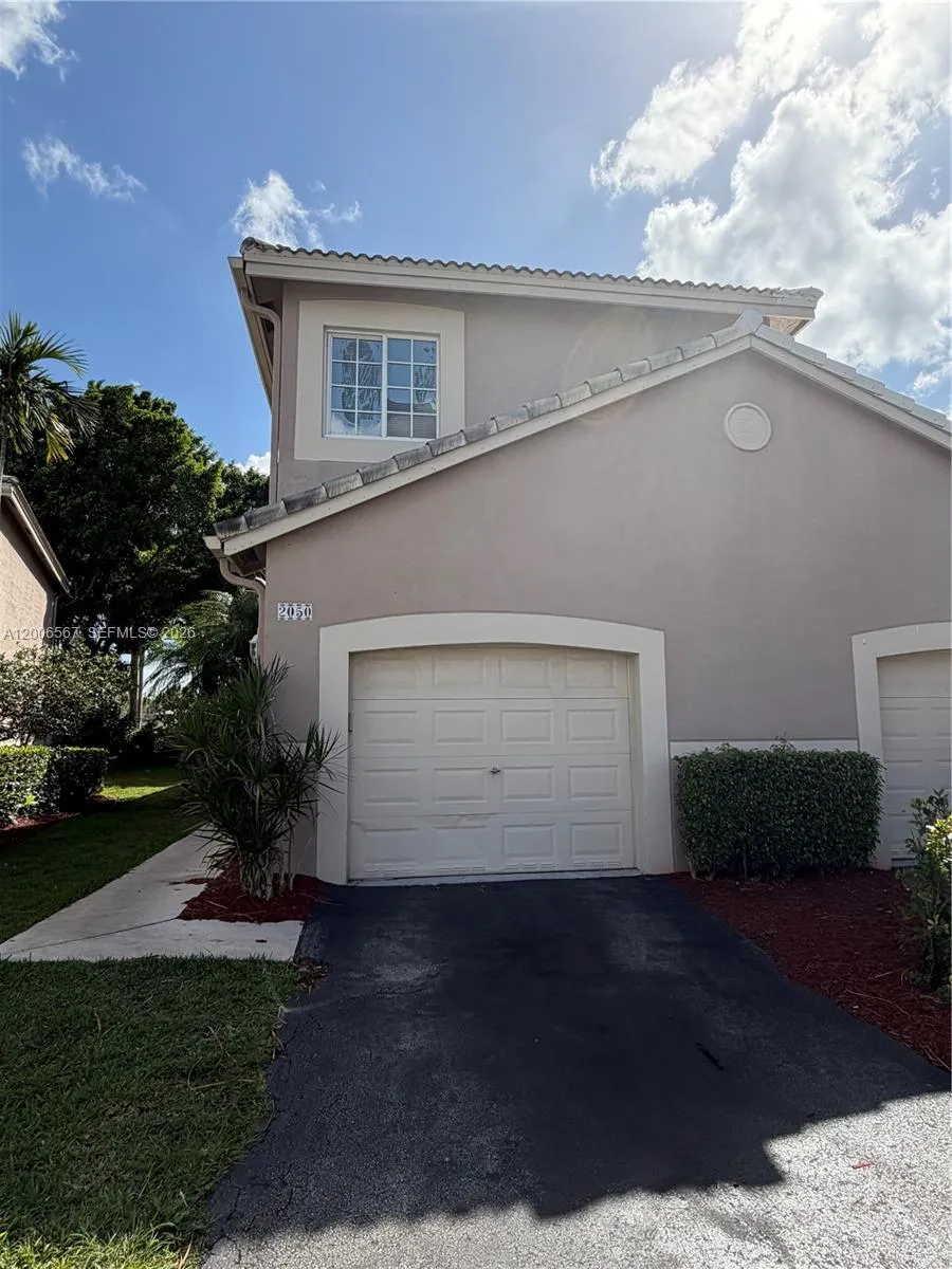 2050 Madeira Dr, Weston FL 33327