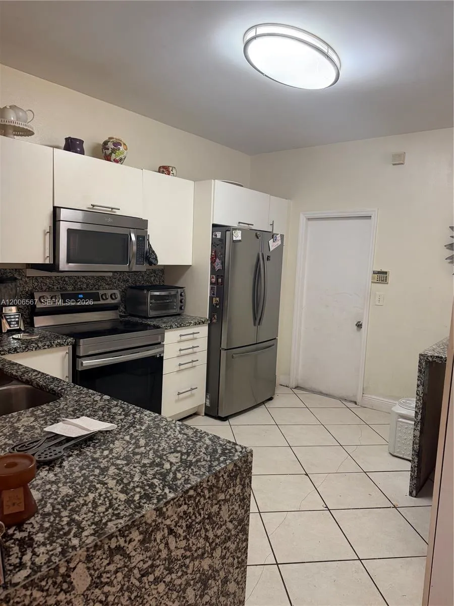2050 Madeira Dr, Weston FL 33327