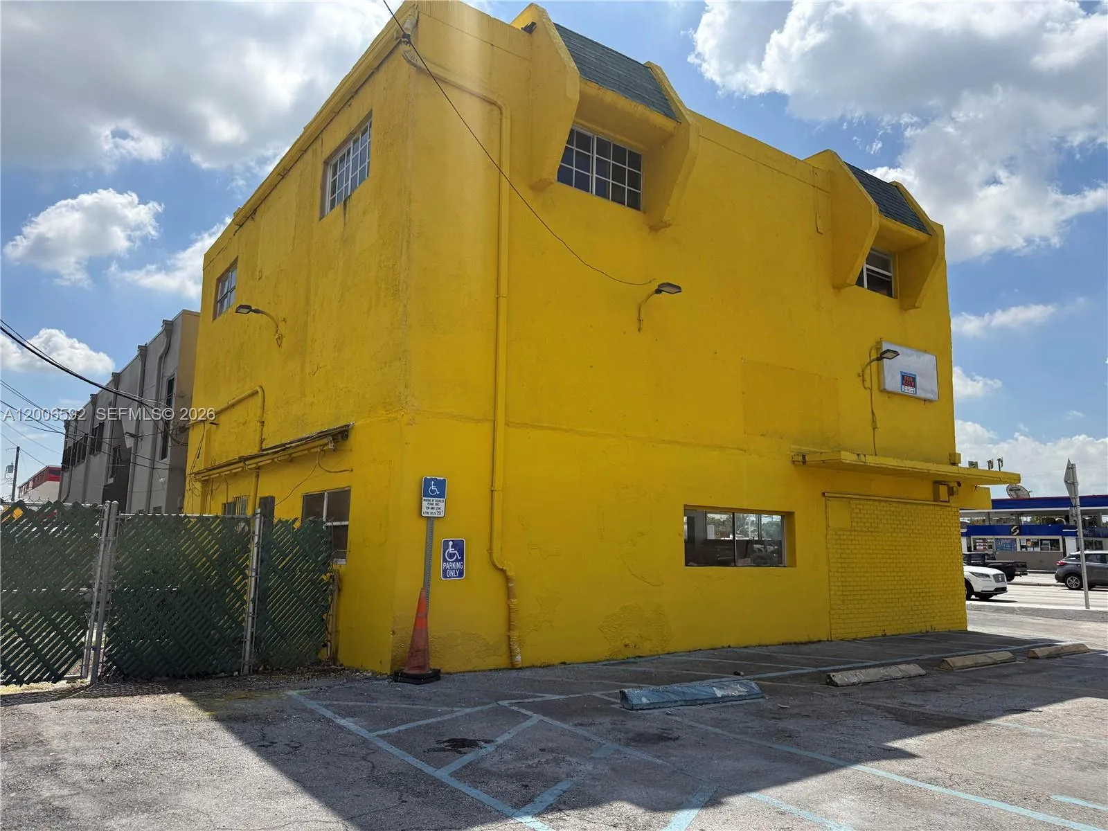 9193 SW 40th St, Miami FL 33165