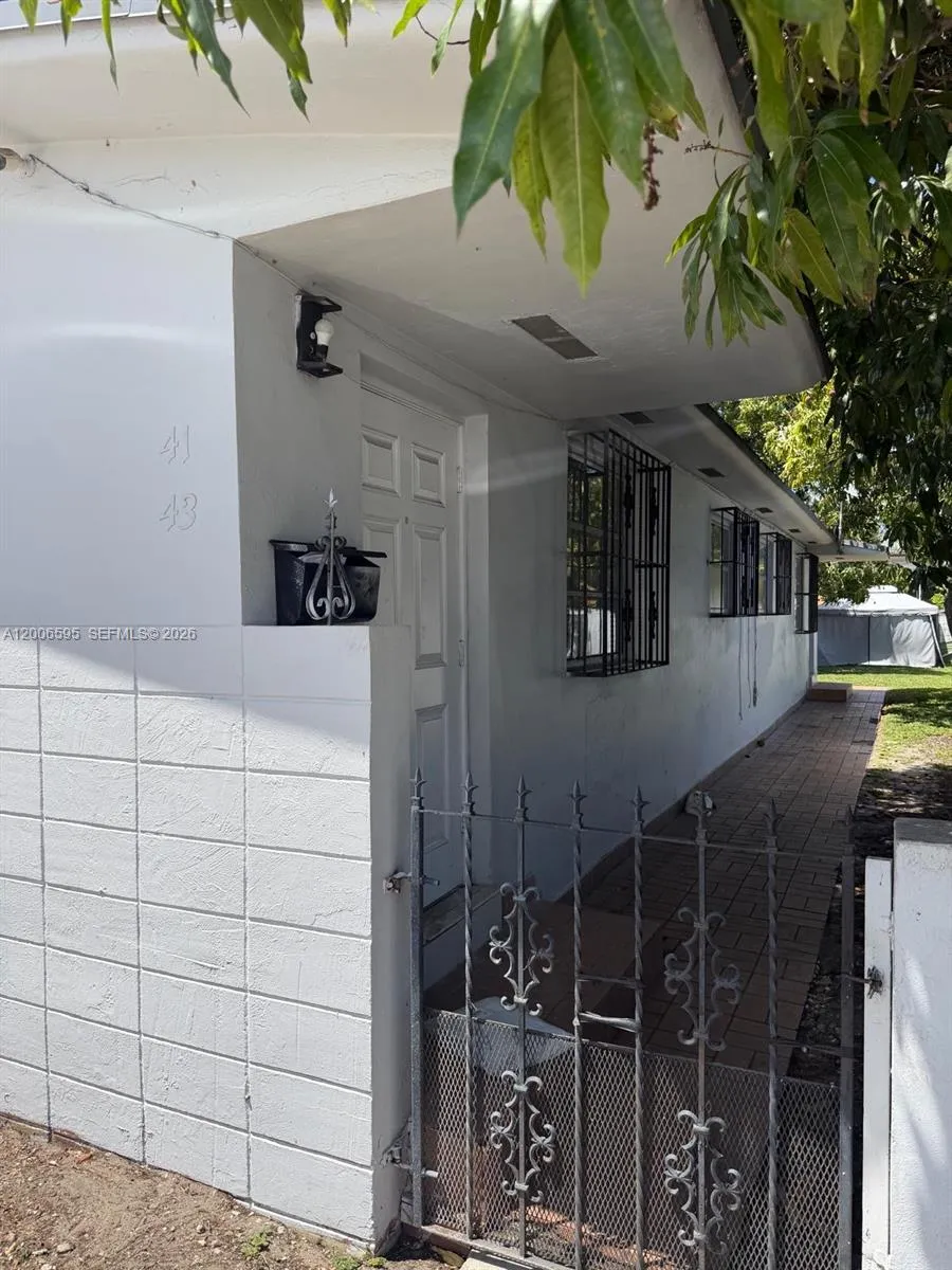 41 E 20th St, Hialeah FL 33010