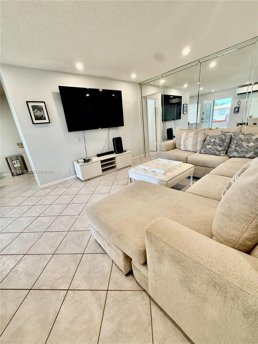 800 SW 11th Ave # 19A, Hallandale Beach FL 33009