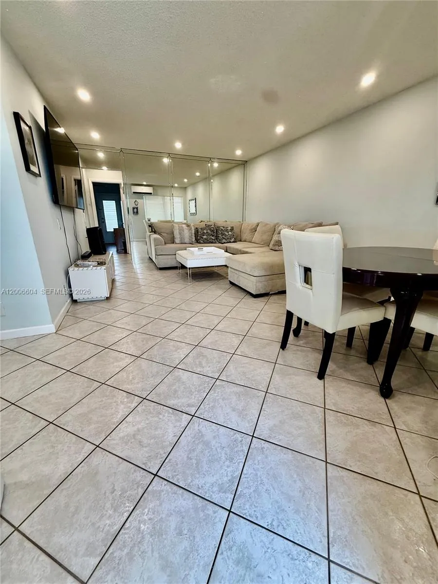 800 SW 11th Ave # 19A, Hallandale Beach FL 33009