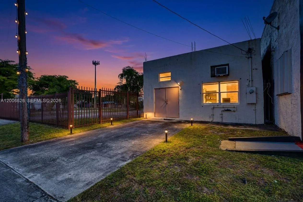 4167 SW 18th St, West Park FL 33023