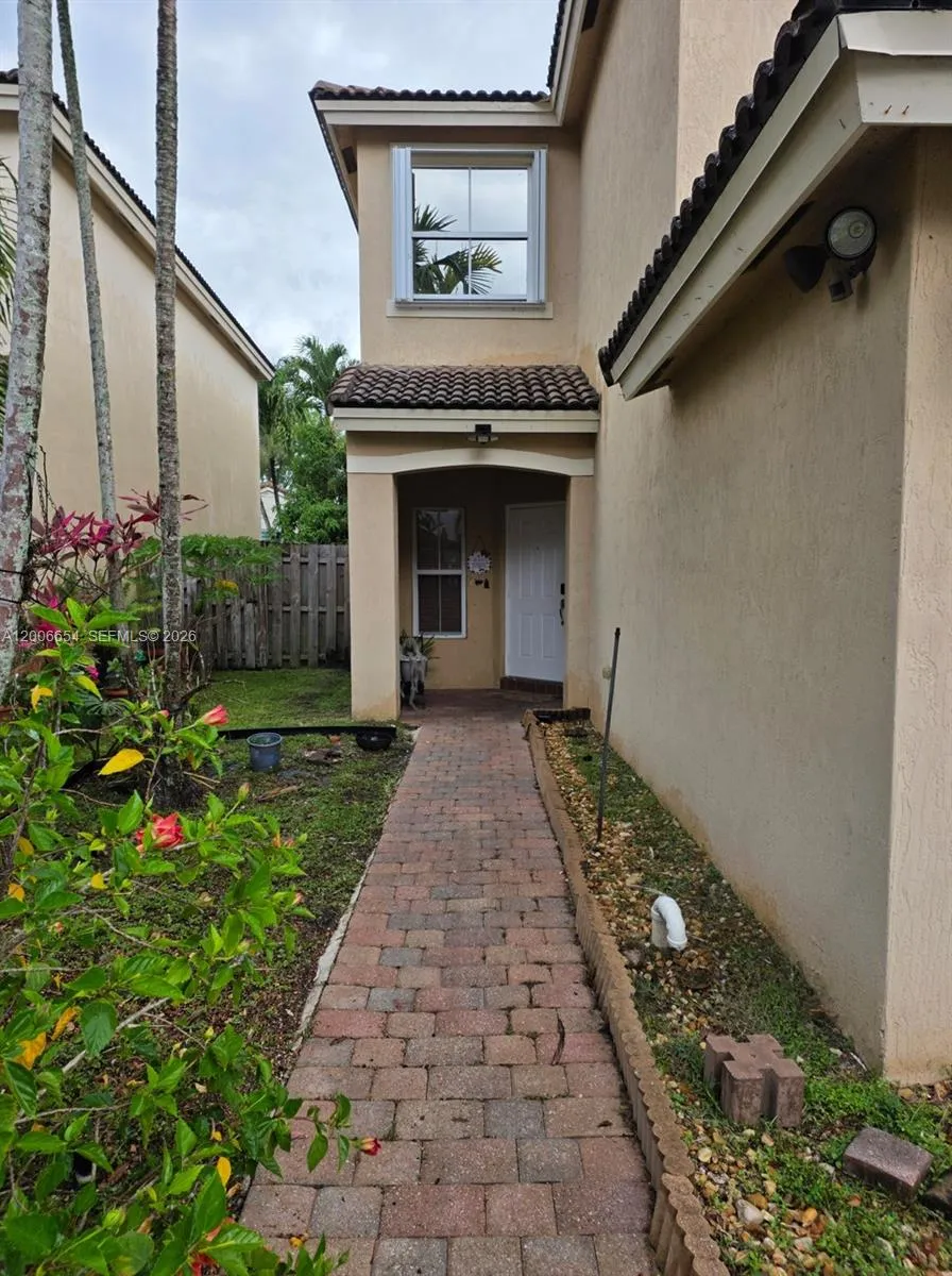 1889 SE 14th St, Homestead FL 33035