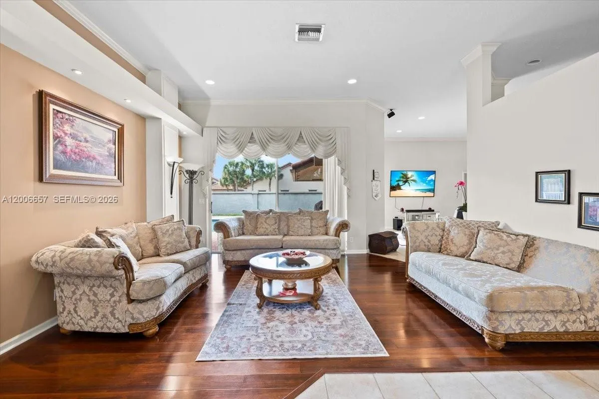 10912 NW 2nd St, Plantation FL 33324