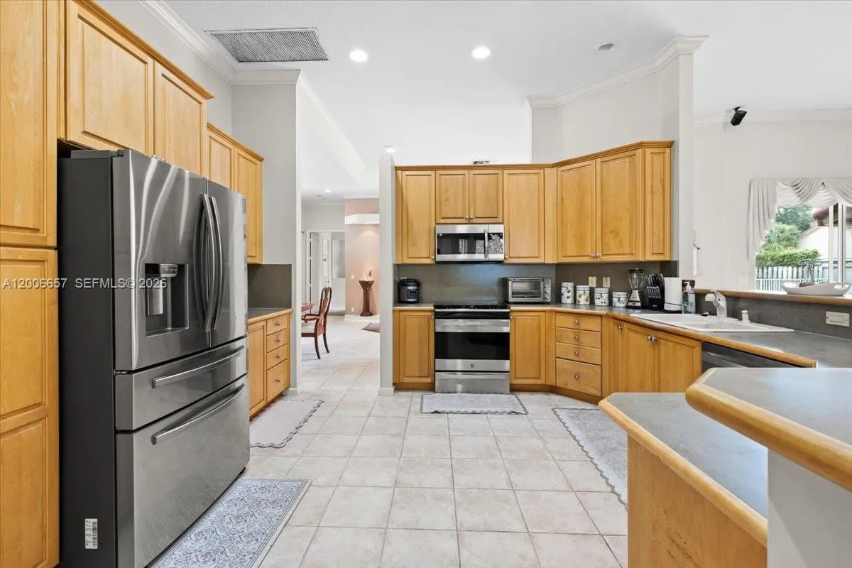 10912 NW 2nd St, Plantation FL 33324