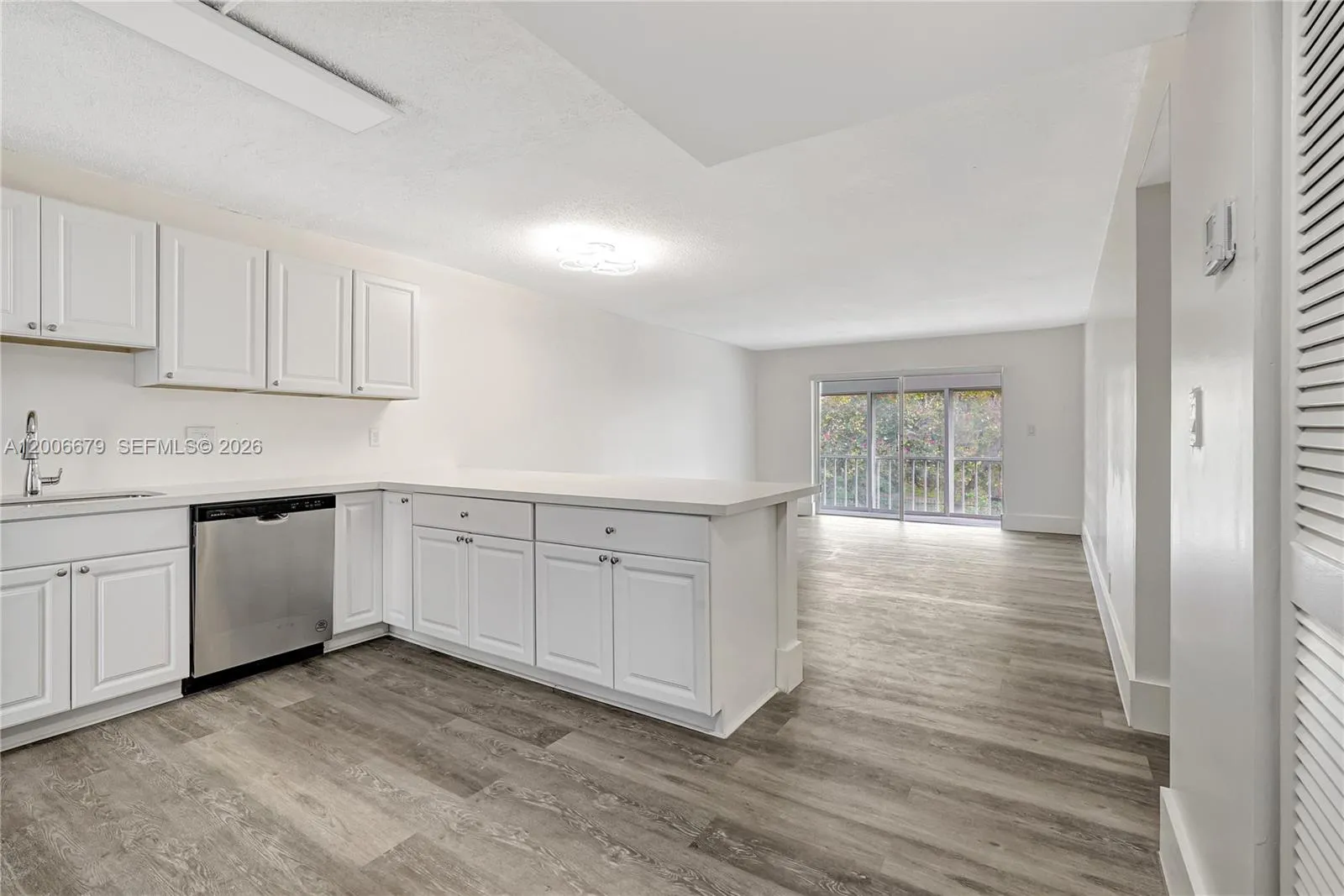 4800 Hillcrest Ln # 207, Hollywood FL 33021