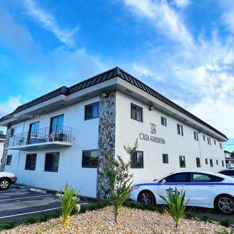 805 W 30th St # 15, Hialeah FL 33012