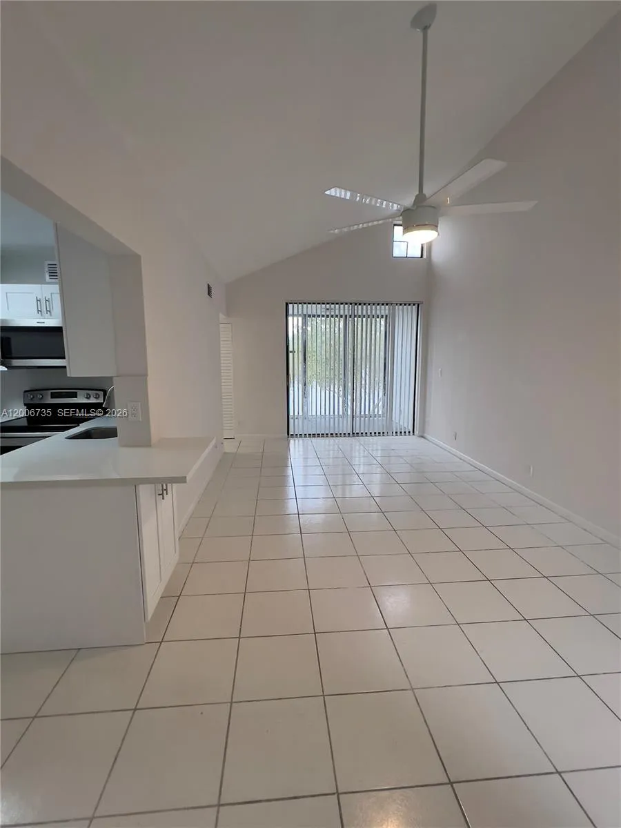 216 Lake Pointe Dr # 224, Oakland Park FL 33309