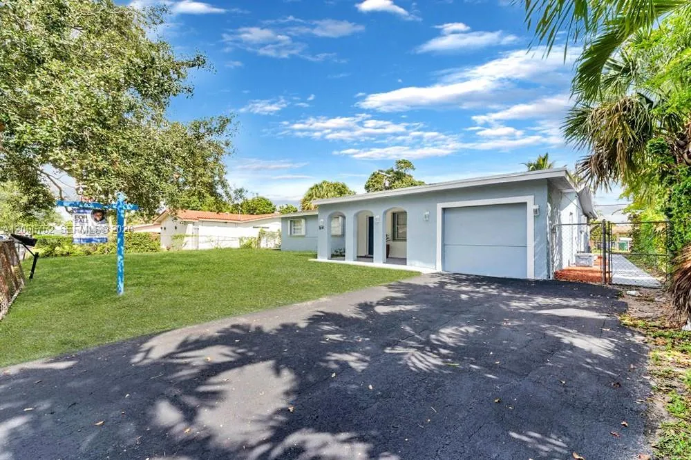3841 NW 7th Pl, Lauderhill FL 33311