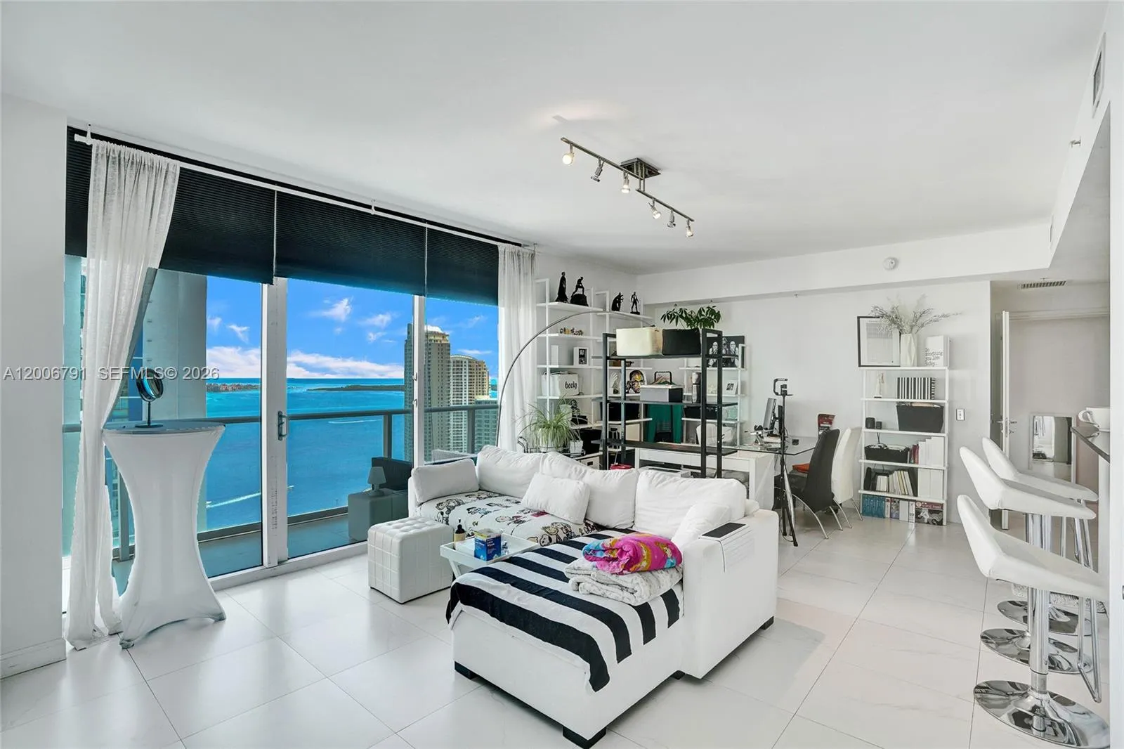 300 S Biscayne Blvd # 3216, Miami FL 33131