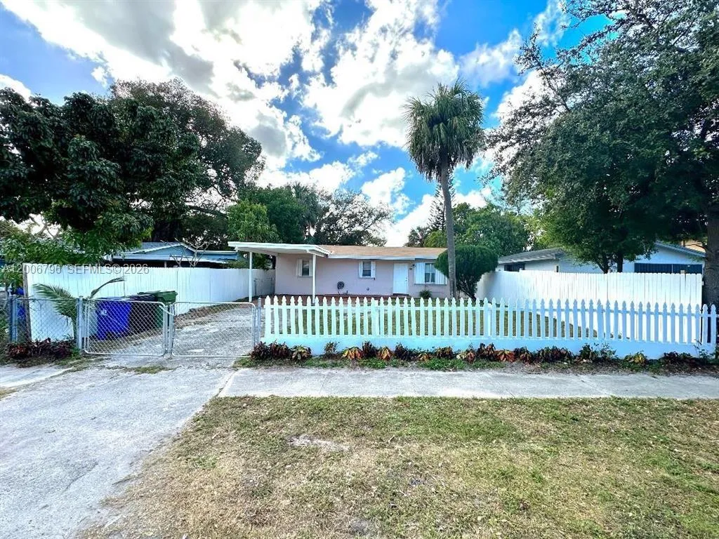 525 NW 15th Ter, Fort Lauderdale FL 33311