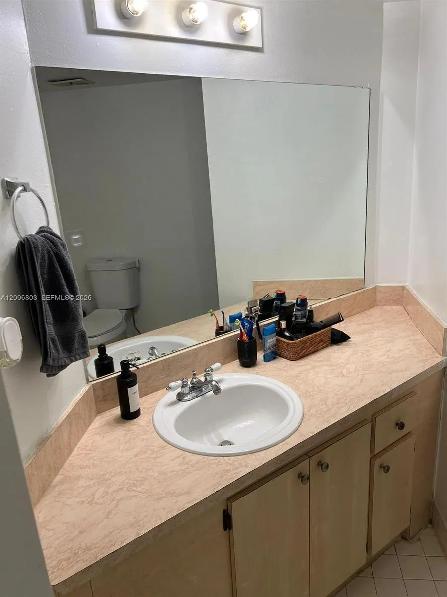 7125 NW 186th St # B502, Hialeah FL 33015