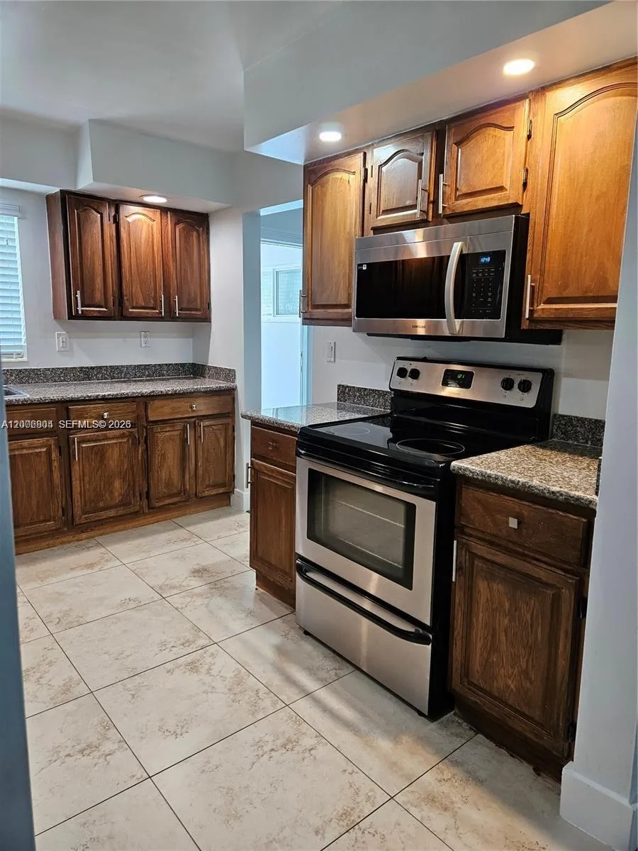 10050 Broad Channel Dr, Cutler Bay FL 33157