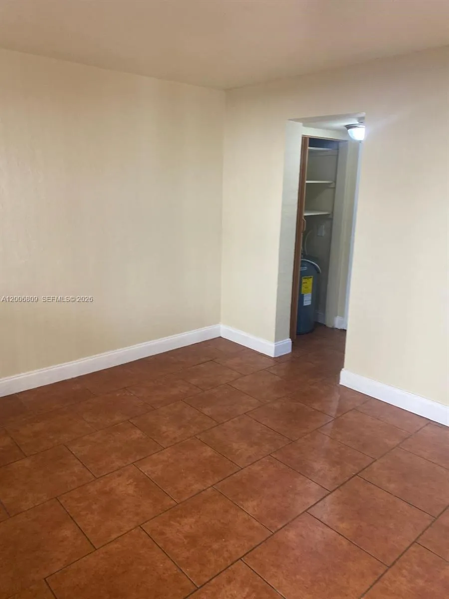 1319 NW 60th St # 4, Miami FL 33142