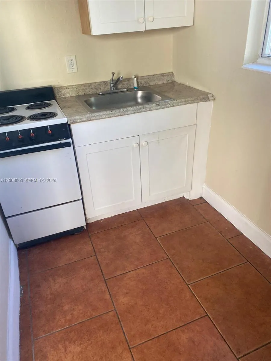 1319 NW 60th St # 4, Miami FL 33142