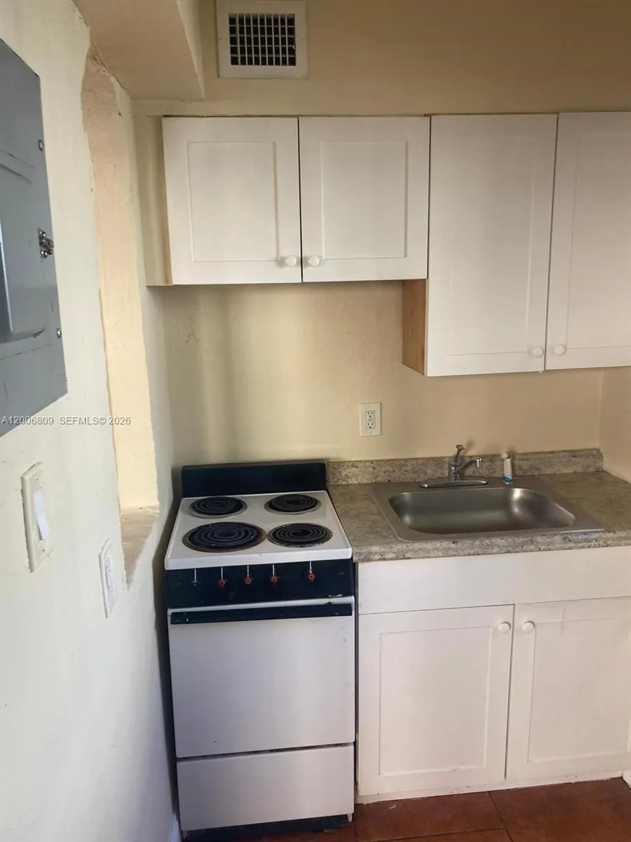 1319 NW 60th St # 4, Miami FL 33142