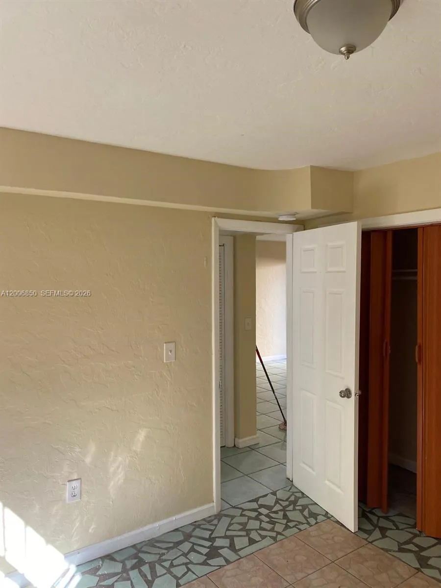 1319 NW 60th St # 5, Miami FL 33142