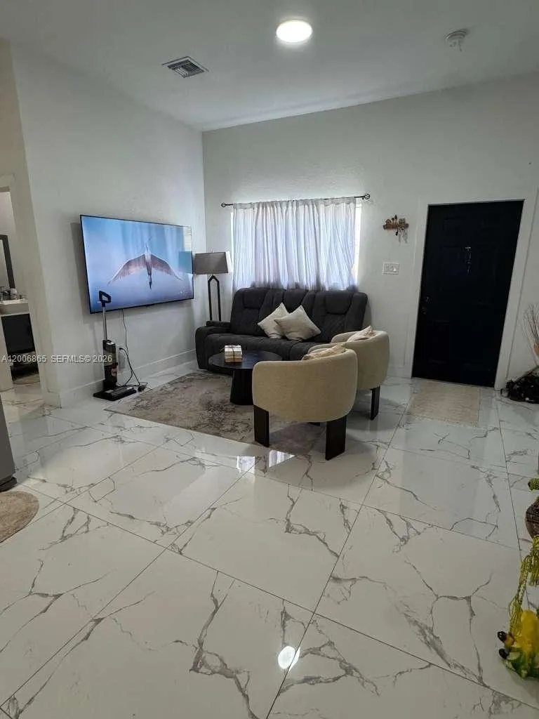 25 NW 193rd St, Miami Gardens FL 33169