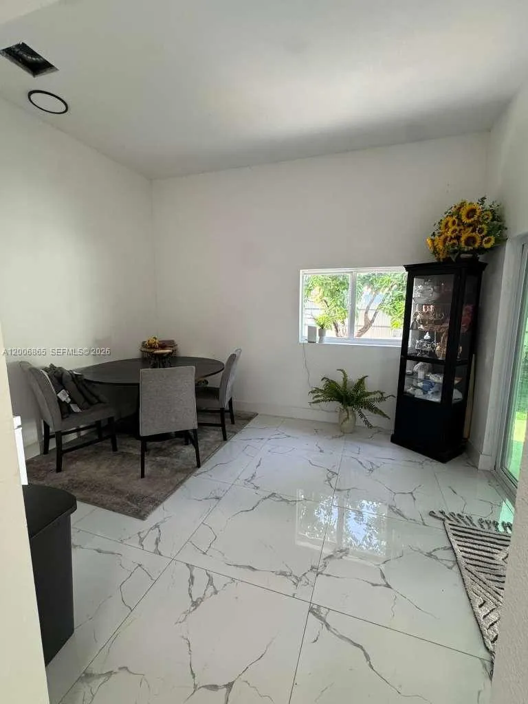 25 NW 193rd St, Miami Gardens FL 33169