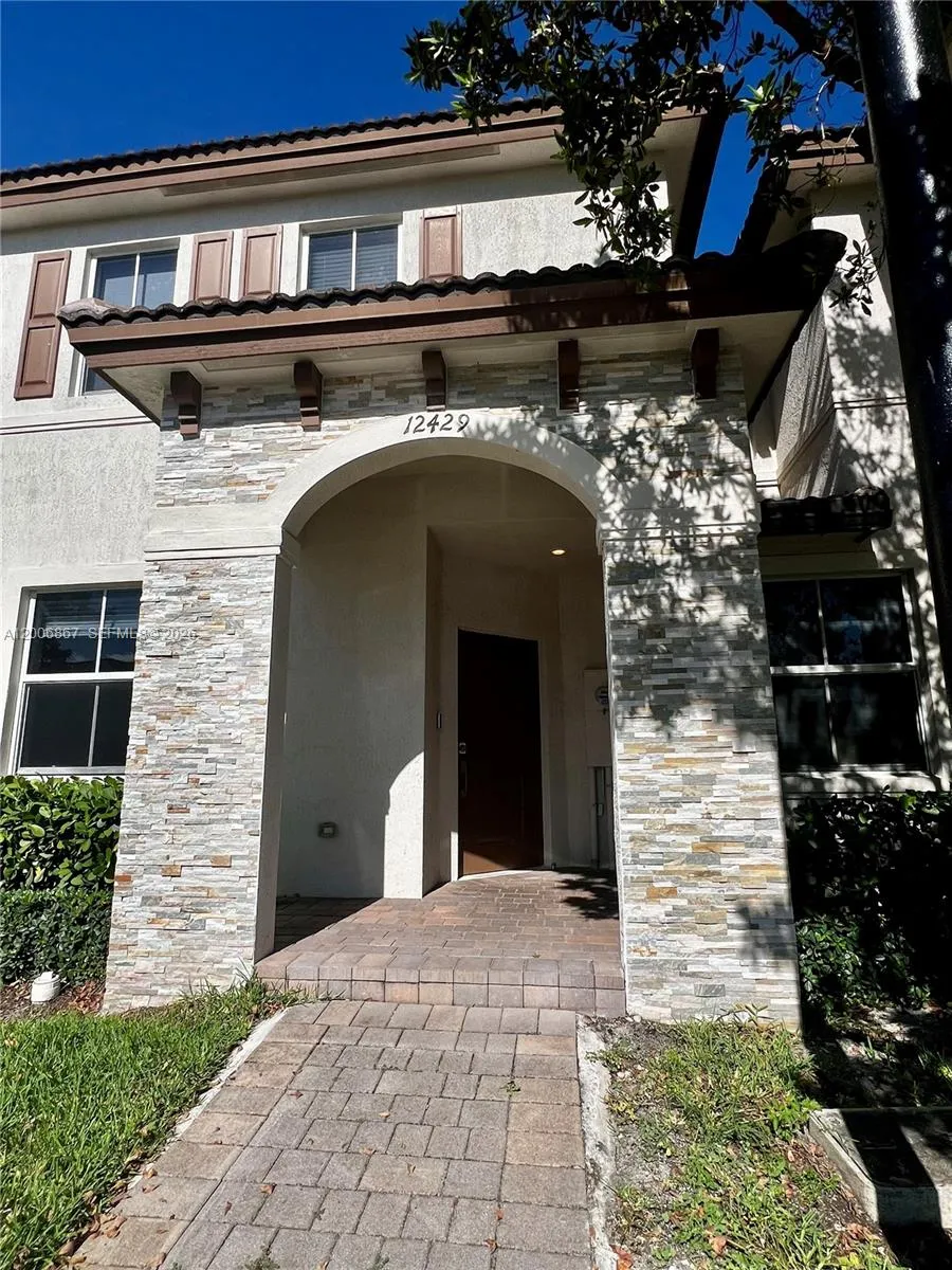 12429 NW 23rd Ct, Miami FL 33167