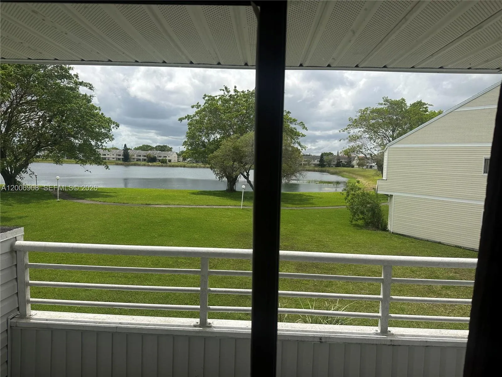 3461 NW 44th St # 206, Oakland Park FL 33309