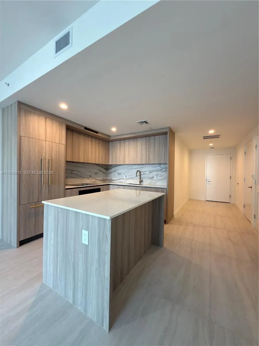 77 SE 5th St # 1602, Miami FL 33131