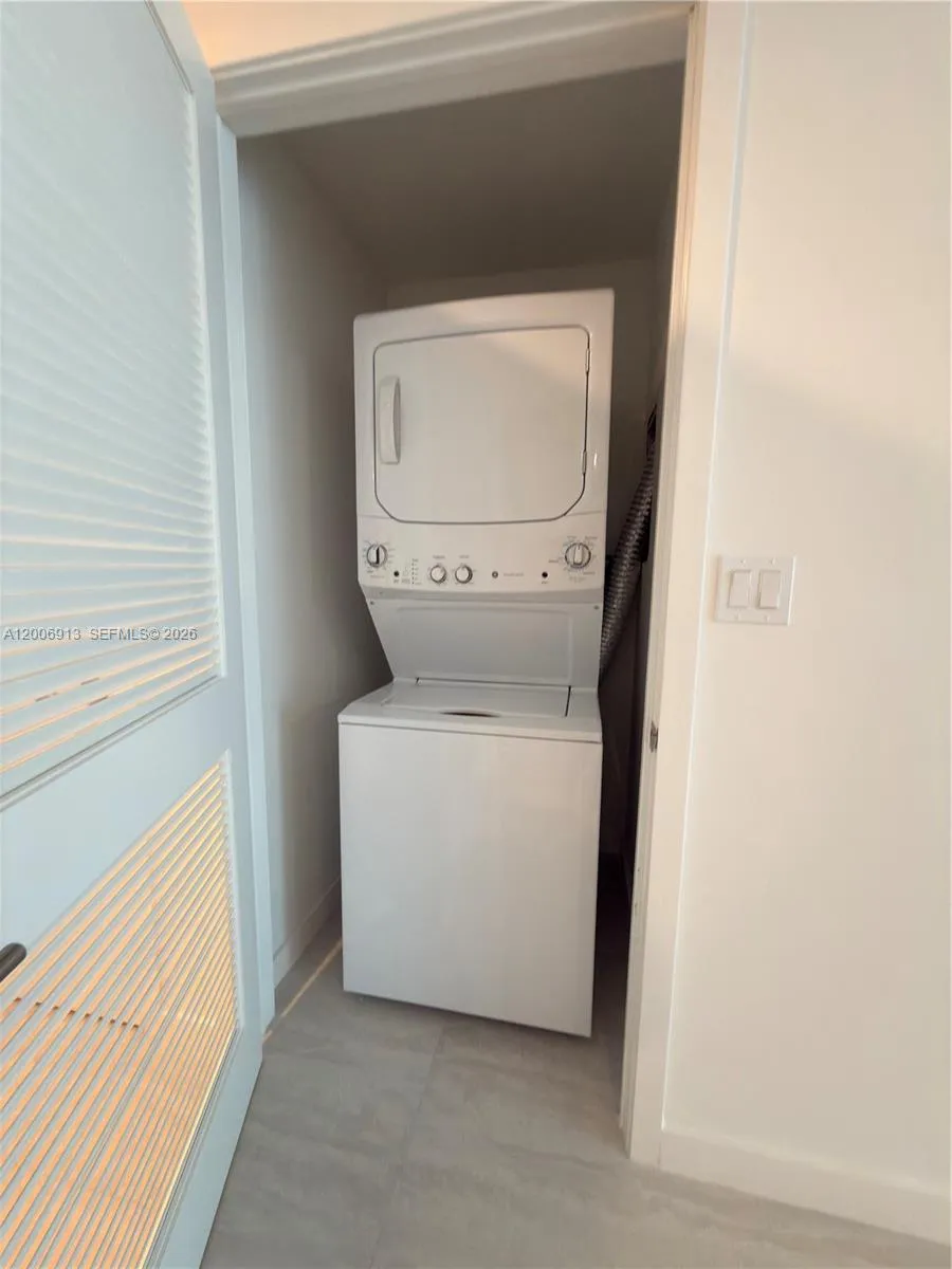 77 SE 5th St # 1602, Miami FL 33131