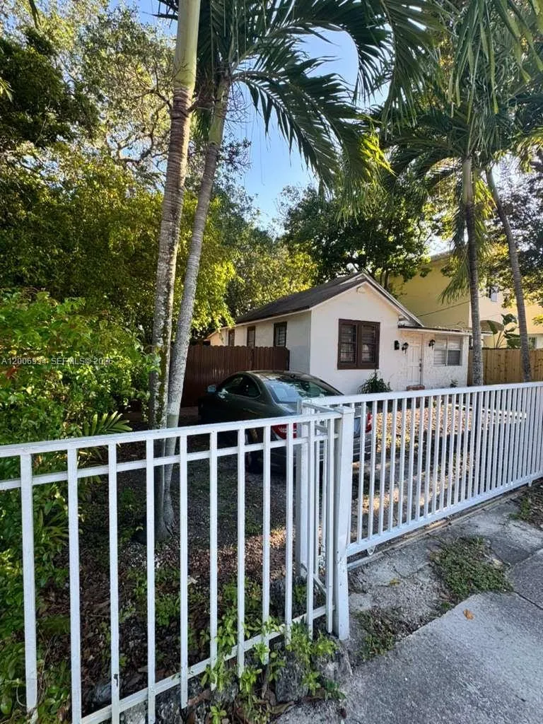 18 NW 57th St, Miami FL 33127