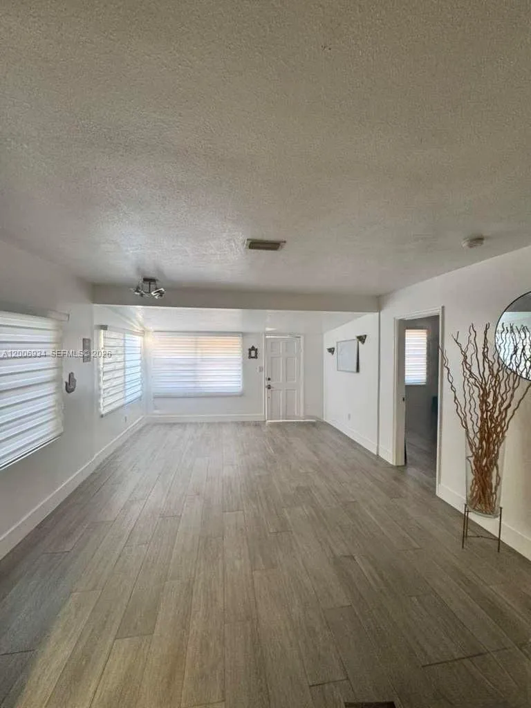 18 NW 57th St, Miami FL 33127