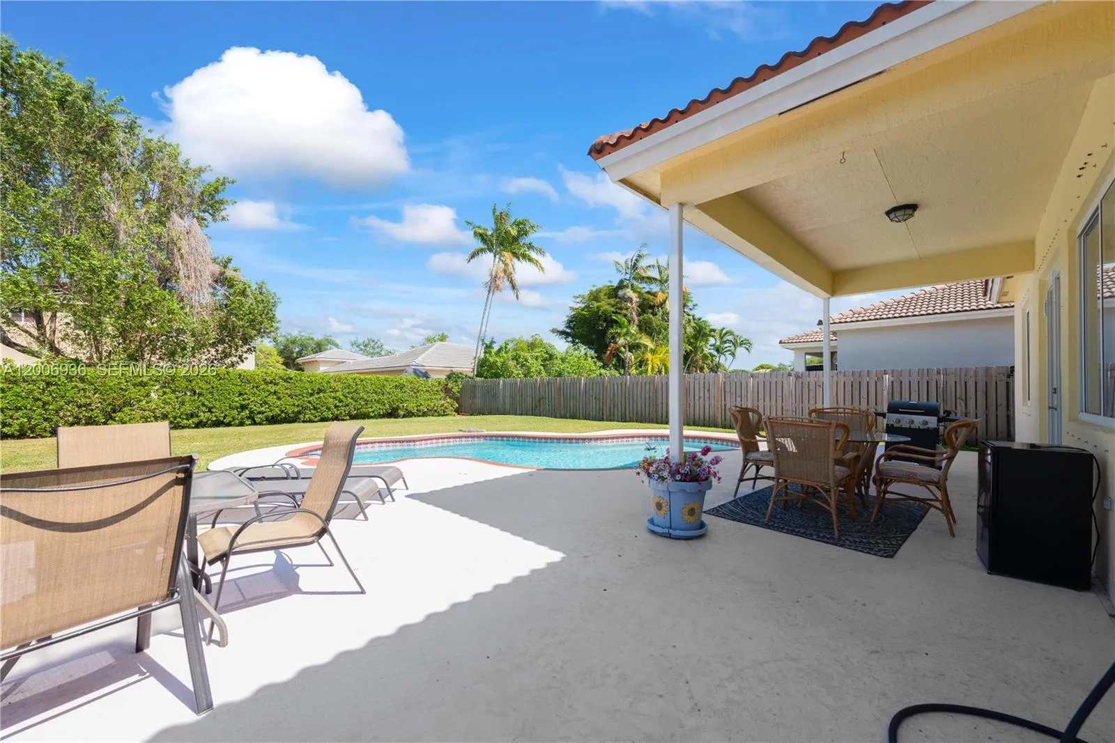 595 SE 30th Dr, Homestead FL 33033