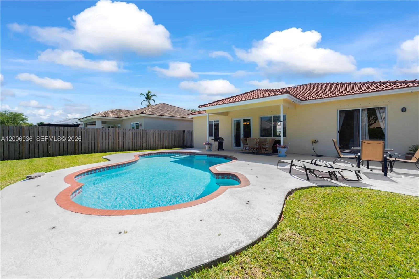 595 SE 30th Dr, Homestead FL 33033