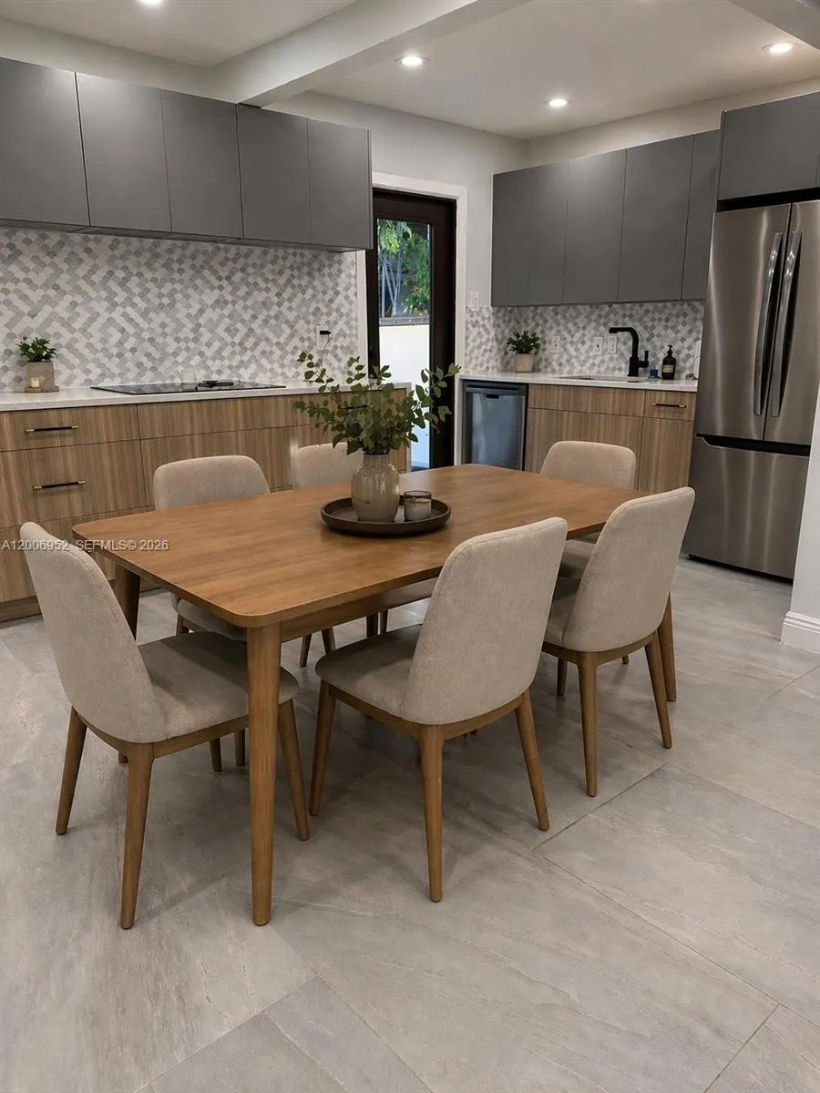 423 NW 32nd Pl # A, Miami FL 33125