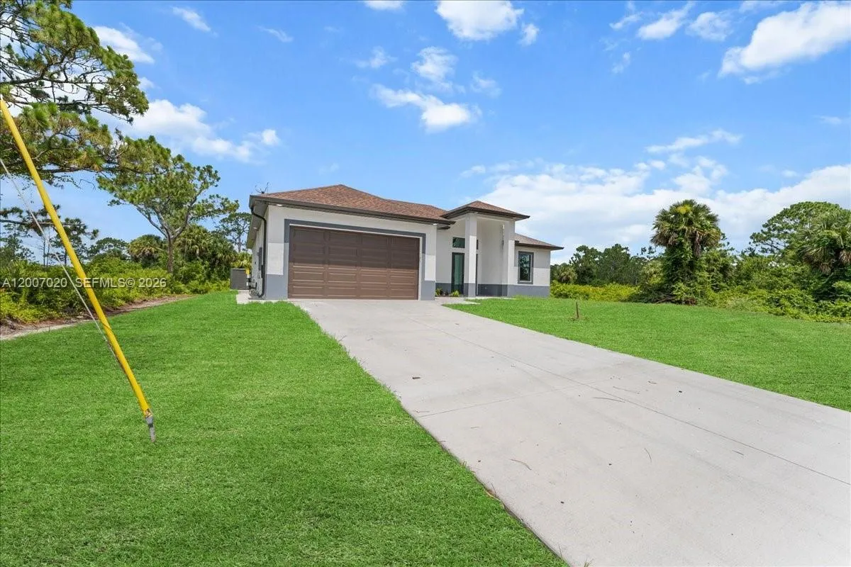 1033 E Plymouth St E, Lehigh Acres FL 33974