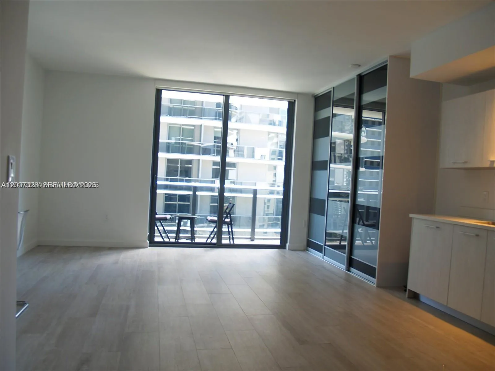 55 SW 9th St # 2502, Miami FL 33130