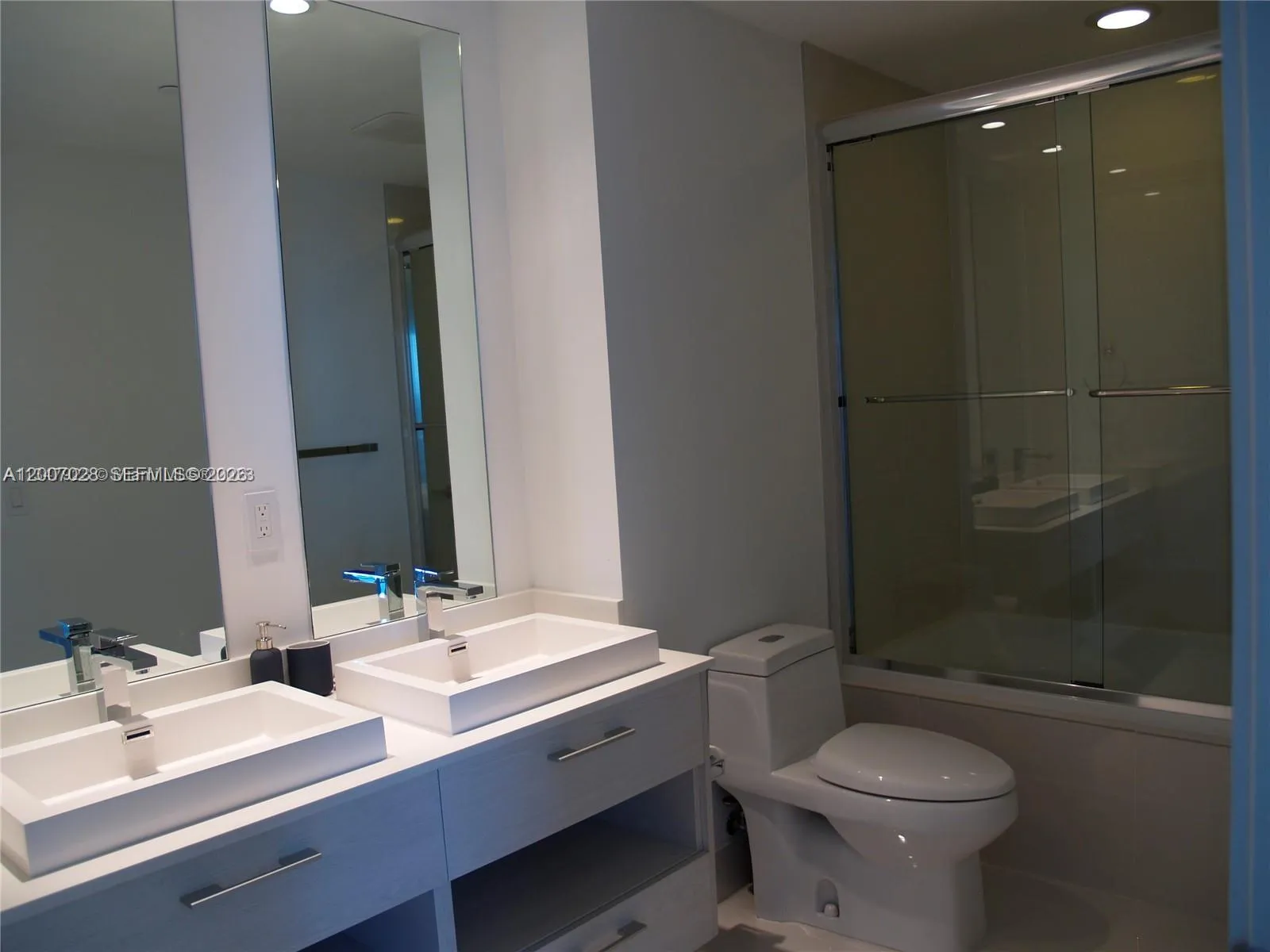 55 SW 9th St # 2502, Miami FL 33130