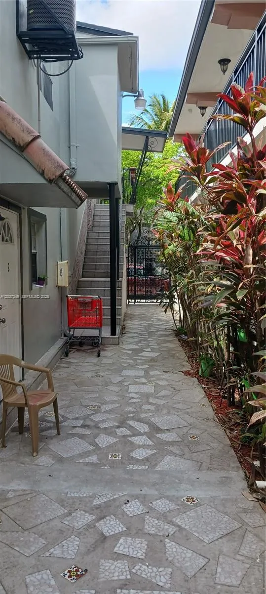 2272 SW 8th St # 3, Miami FL 33135