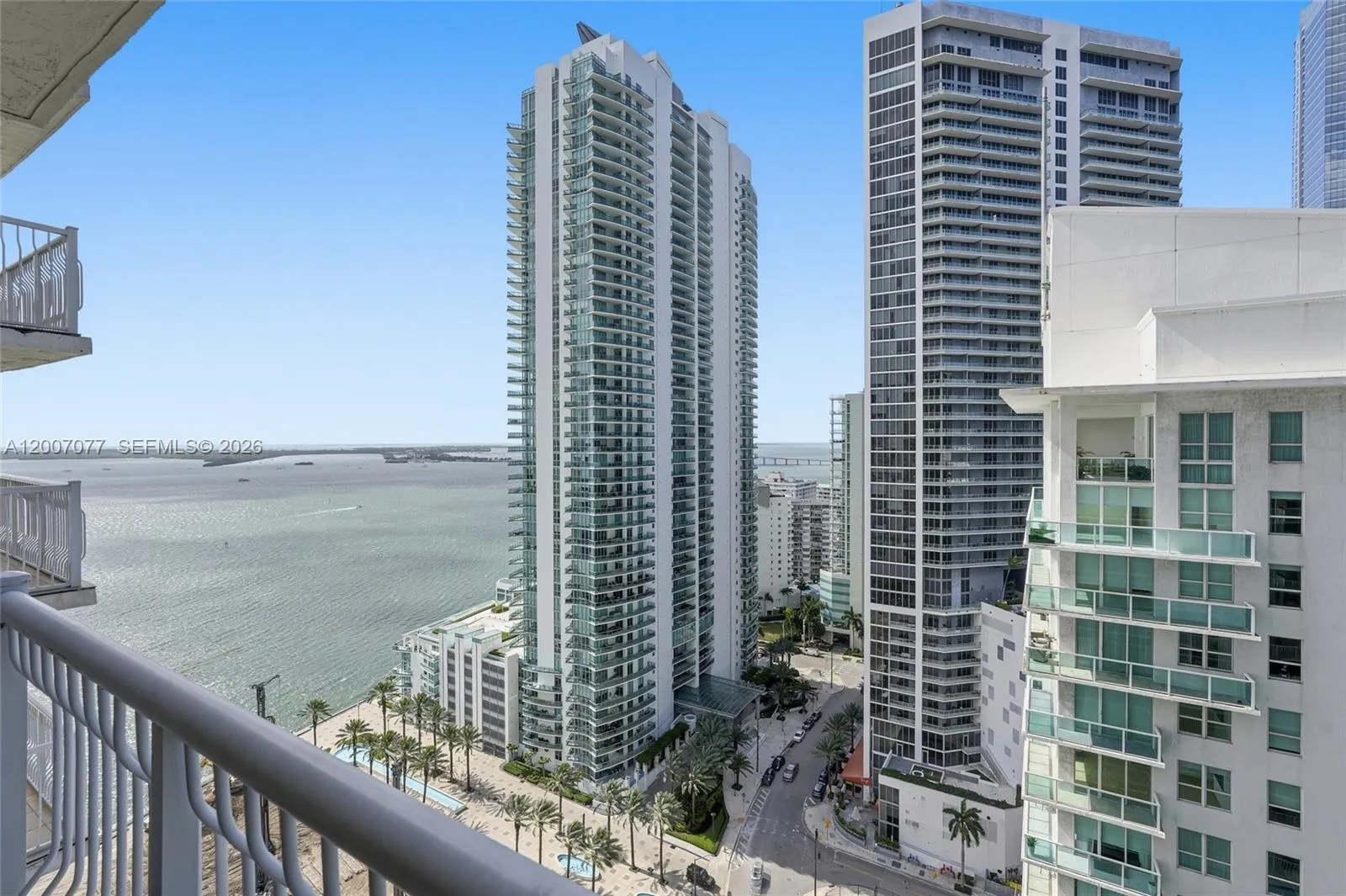 1 bedroom 1 bath for sale at 1200 Brickell Bay Dr # 2603, Miami FL 33131