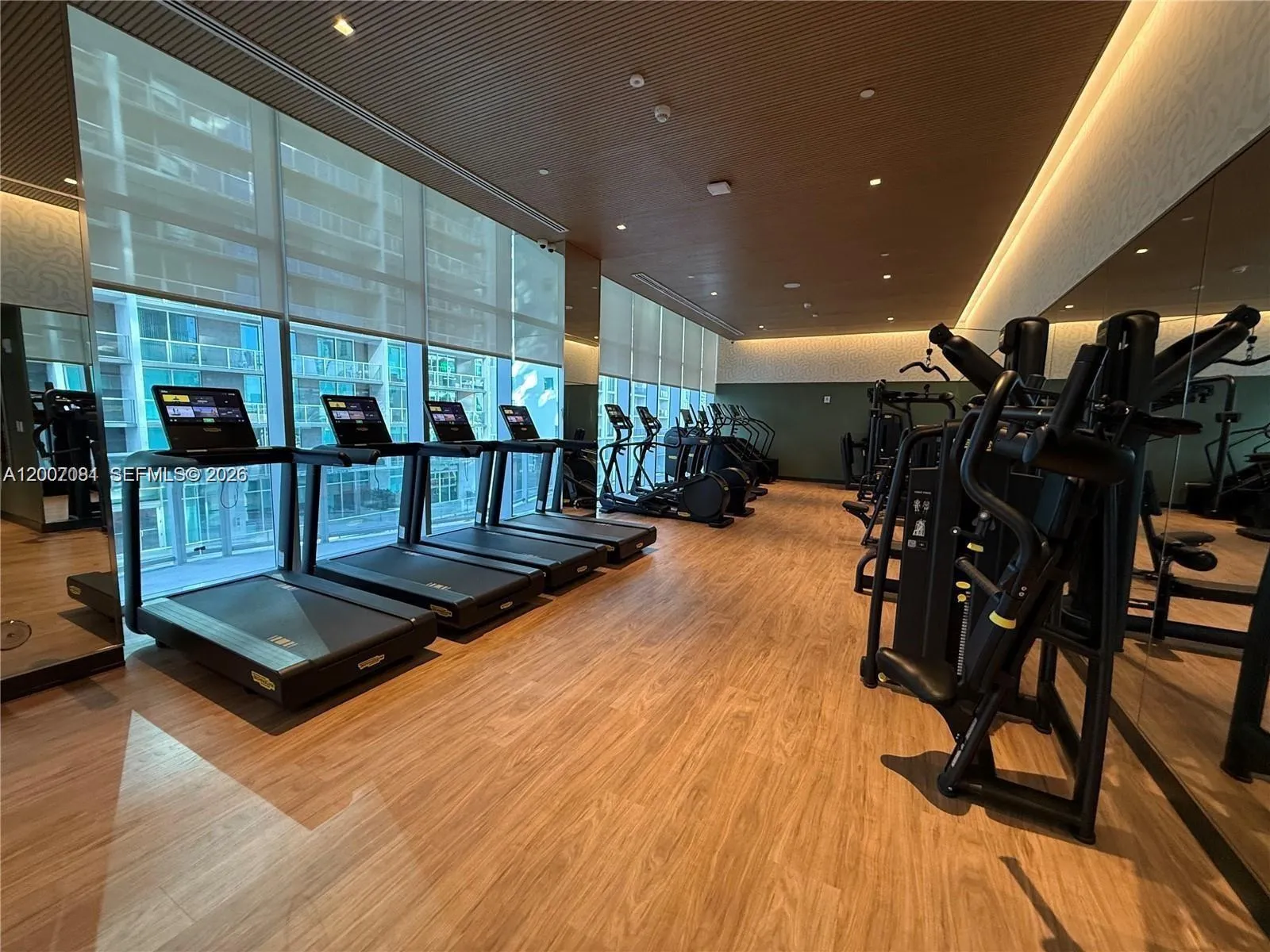 77 SE 5th Street # 1014, Miami FL 33131