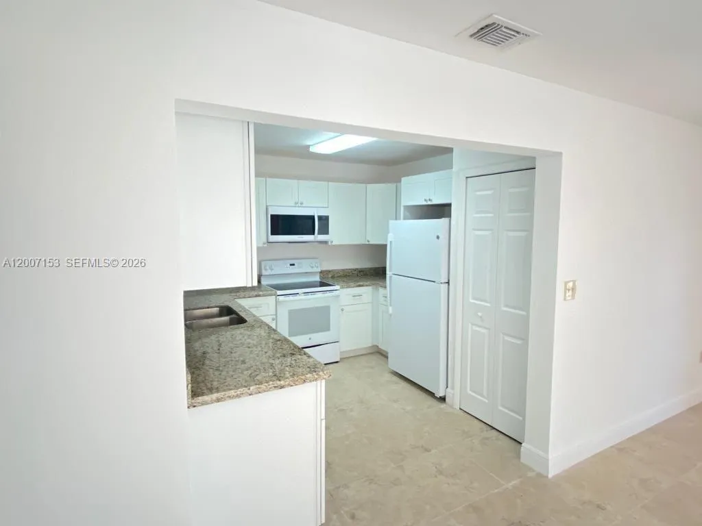881 W 37th St # 881, Hialeah FL 33012
